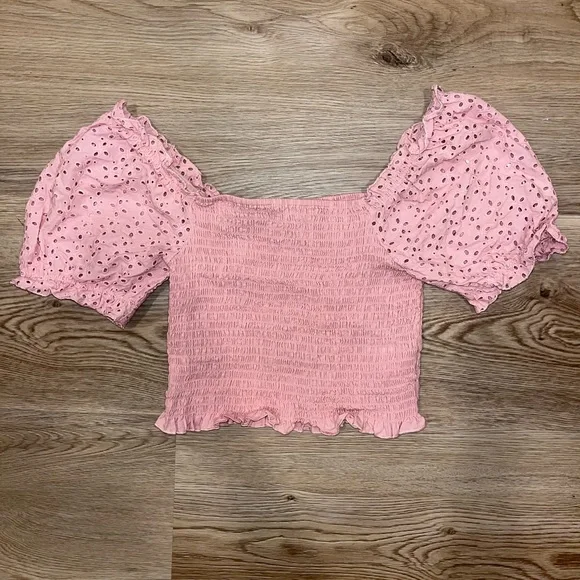 Pink lace peasant blouse with puff sleeves - Picture 2 of 2
